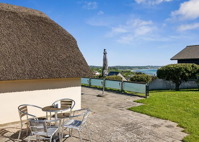 Awesome In Glesborg With 3 Bedrooms Feriehus